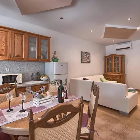 Daire Apartman Anastasia *
